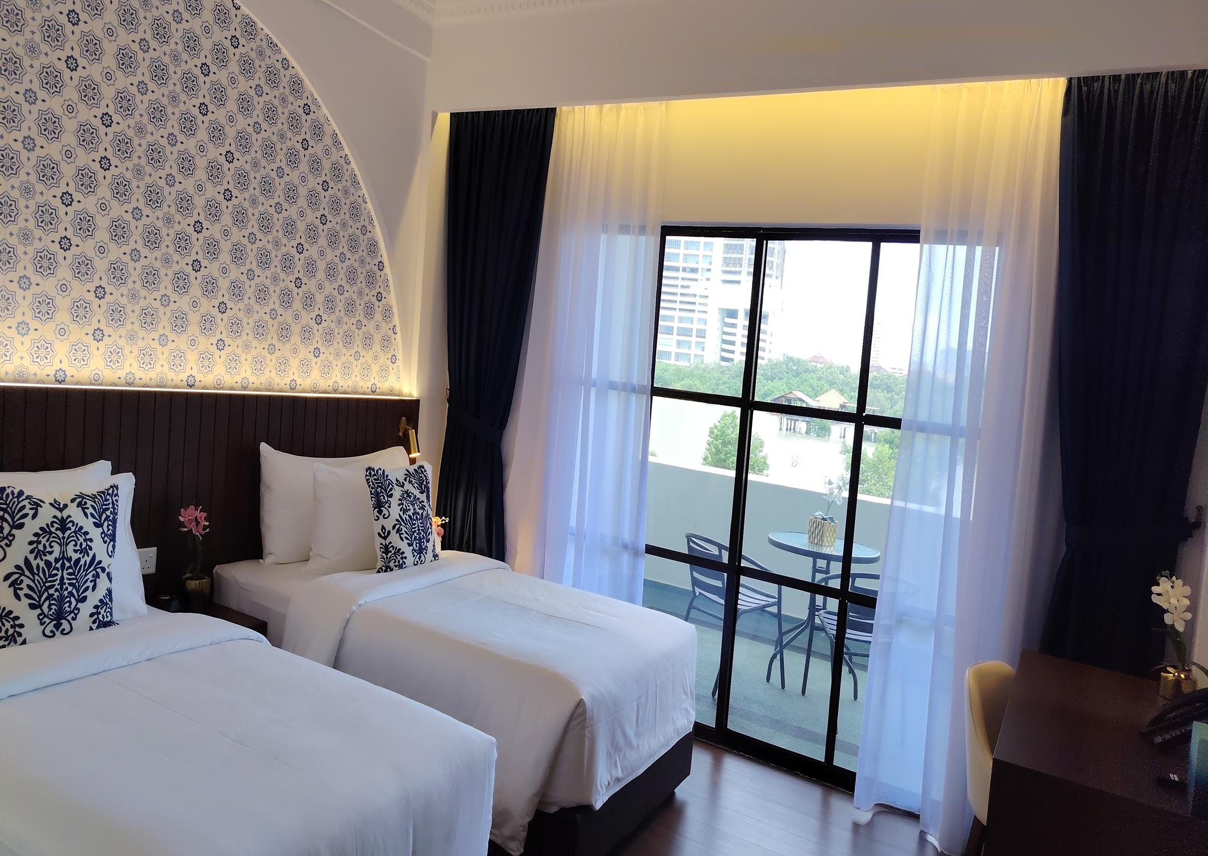 Lux Twin Ocean  The Lisbon Melaka Melaka